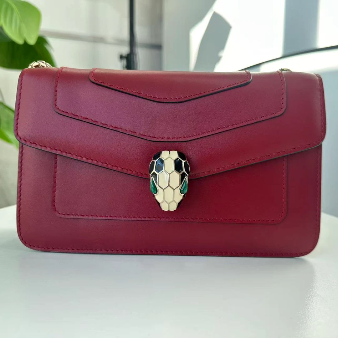 95新 BVLGARI/宝格丽 95新暗红色蛇头链条包/单肩时尚女士包