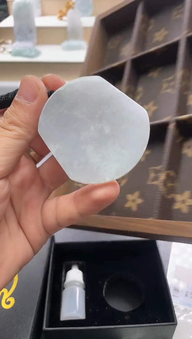 翡翠未镶嵌颈饰..../4/26/ 324