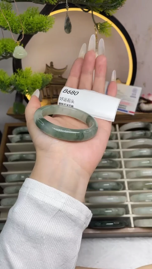未镶嵌手镯石英质玉B680