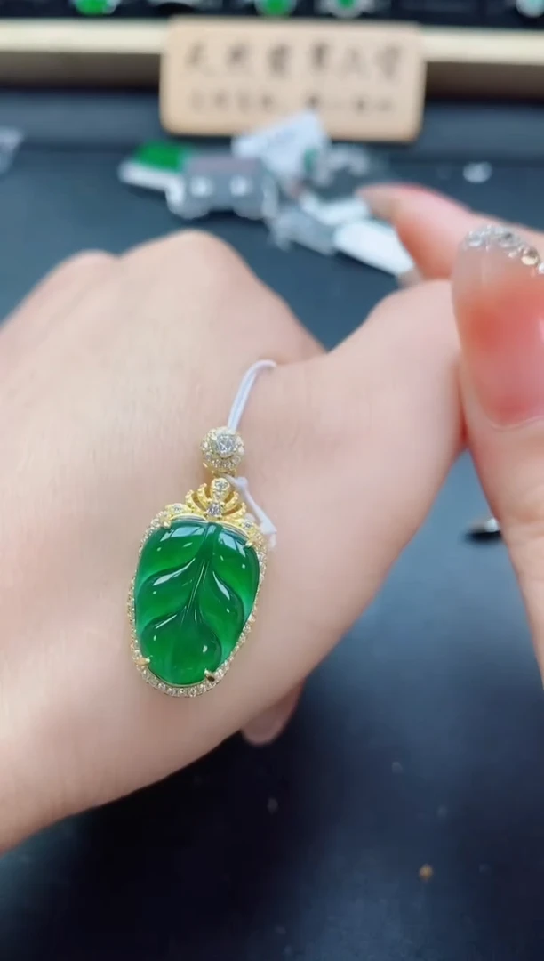 吊坠(赠链)银S925镶嵌翡翠1