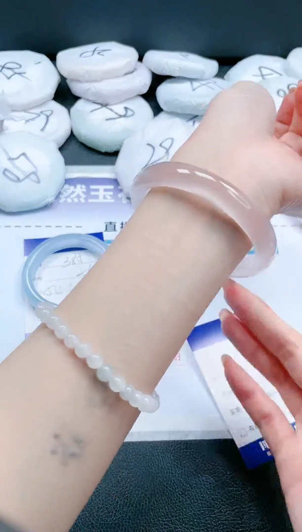 【闪购商品】石英质玉手镯未镶嵌17J366-60