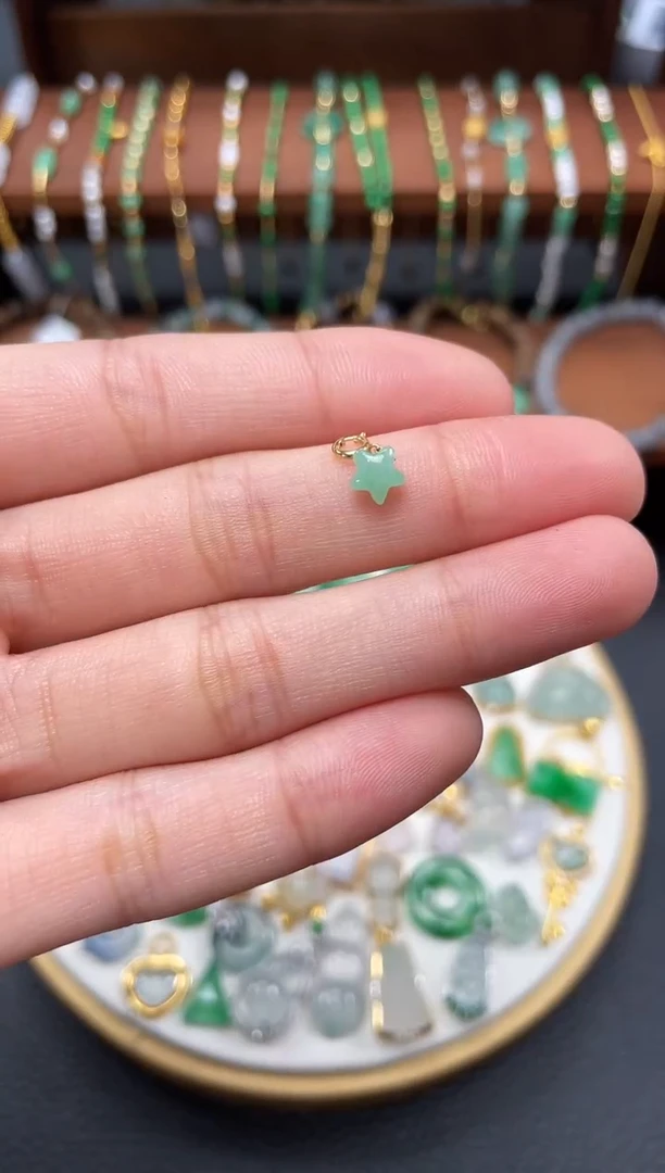 【闪购商品】翡翠吊坠(不含链)18K金镶嵌一个   JK699