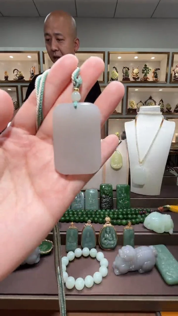 和田玉未镶嵌颈饰苏