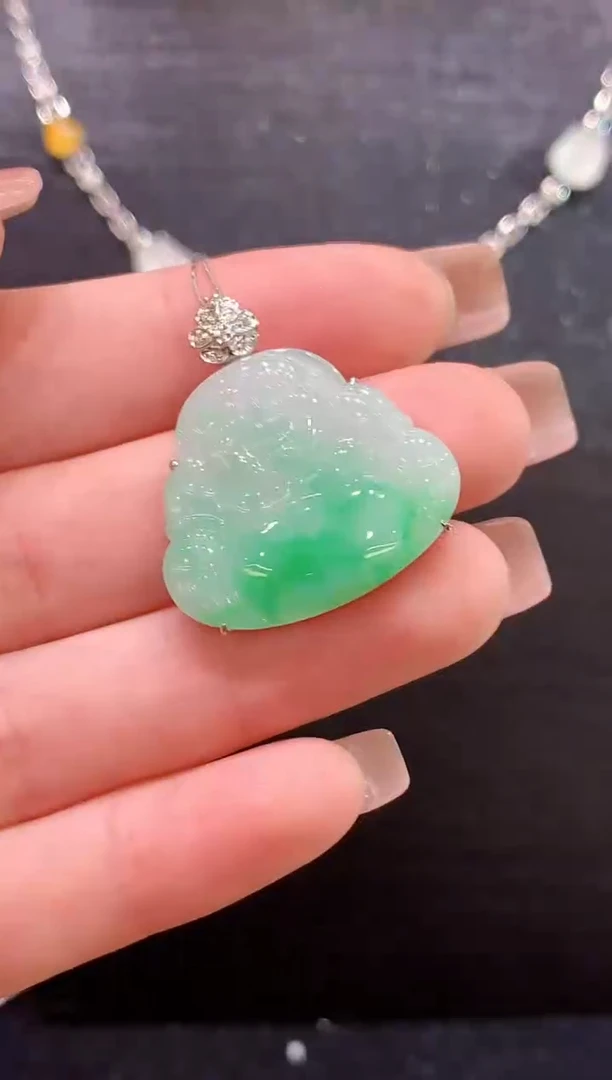 吊坠(不含链)18K金镶嵌翡翠多样性发其一