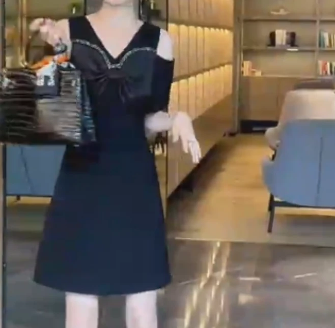 2025夏季新款网红同款洋气爆款韩版潮流蝴蝶结连衣裙AOD