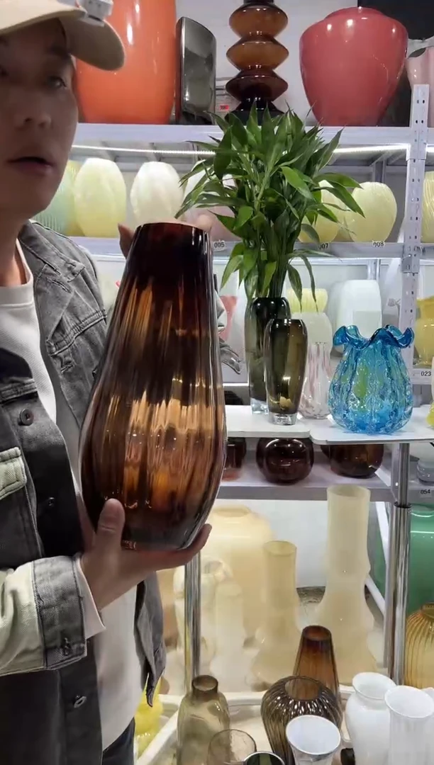 琥珀色水滴花瓶.......