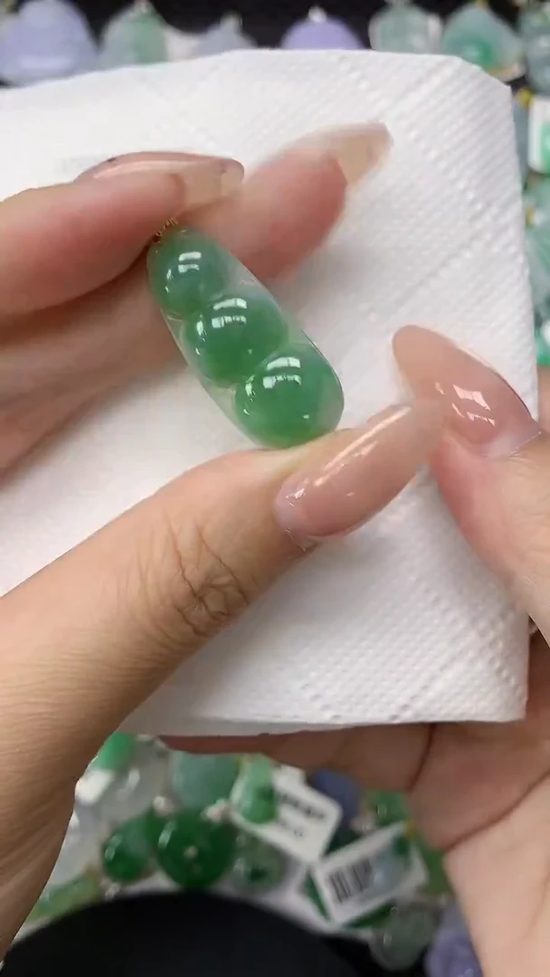 颈饰18K金镶嵌翡翠1111111111
