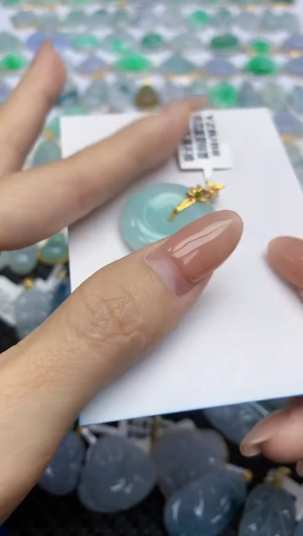 【闪购商品】翡翠挂件18K金镶嵌天然翡翠A货