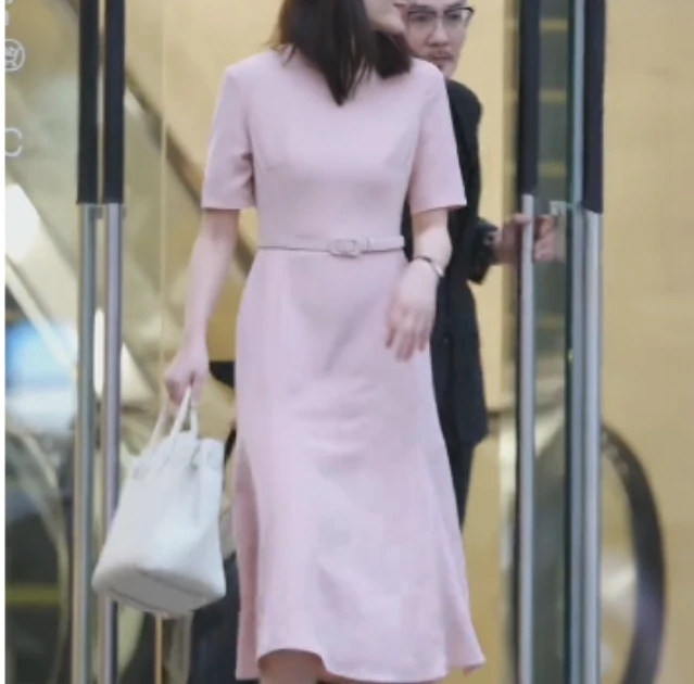 2025春季新款网红同款洋气气质韩版潮流收腰连衣裙休闲oo9