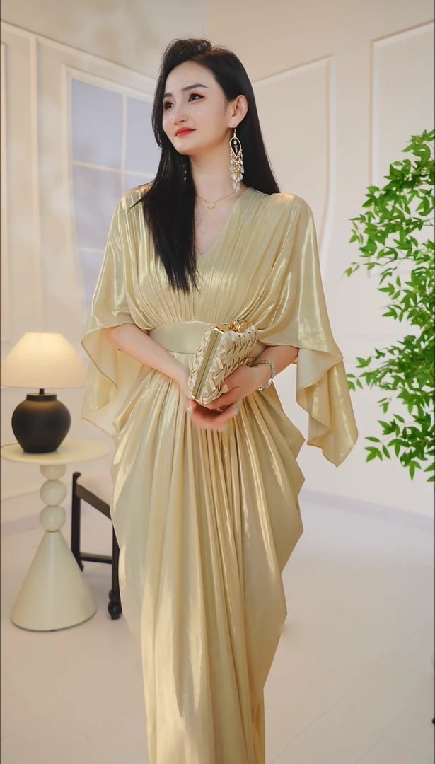 2025年春夏季轻奢针织烫金气质法式高端抽褶V领飞飞袖连衣裙018