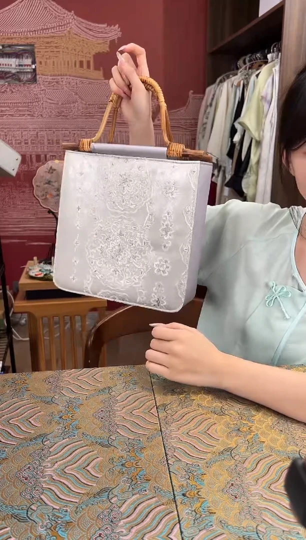 刺绣非遗唐锦包包
