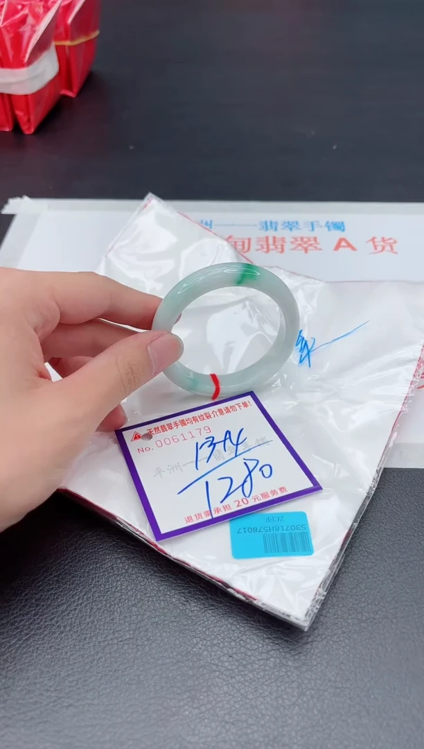 未镶嵌手镯翡翠1
