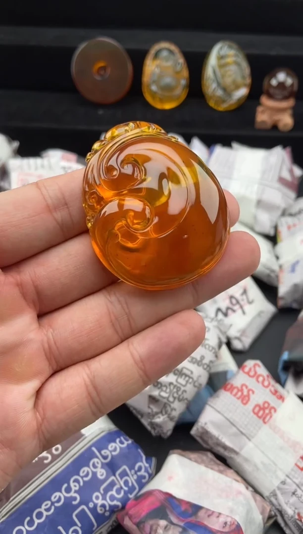 琥珀颈饰未镶嵌金棕珀如意吊坠