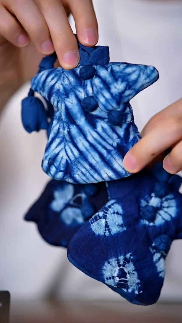 刺绣黔东南苗族刺绣三种衣服挂坠A9361