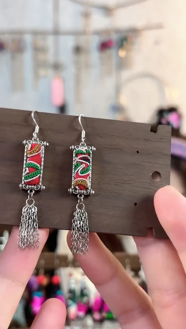 织绣民族风非遗老绣饰品200