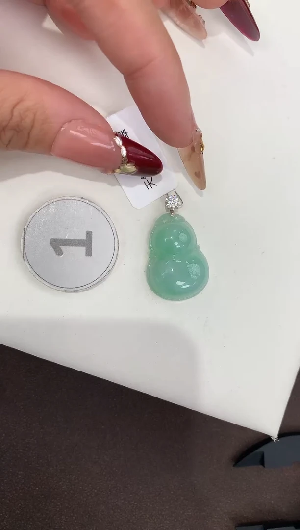 颈饰18K金镶嵌翡翠 天然缅甸a货翡翠