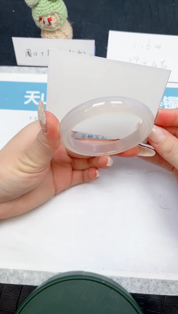 【闪购商品】石英质玉手镯未镶嵌85-58.4