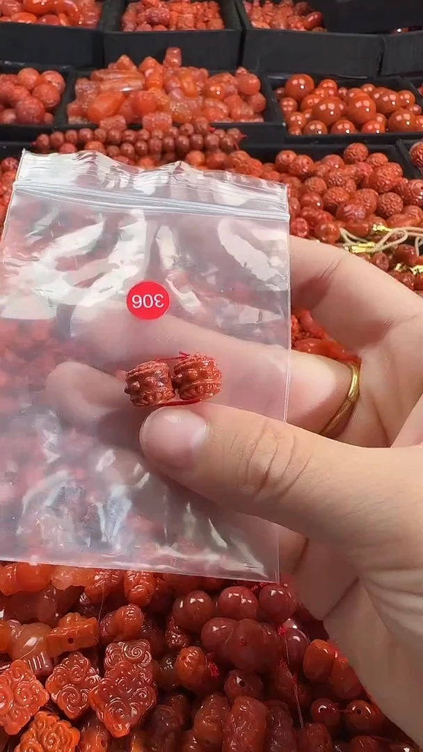 颈饰未镶嵌南红玛瑙1