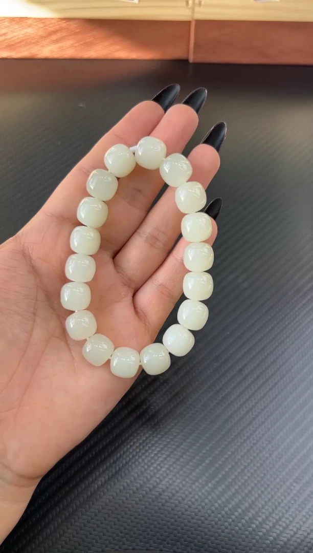 未镶嵌手串和田玉黑山微色差 卡11*12M