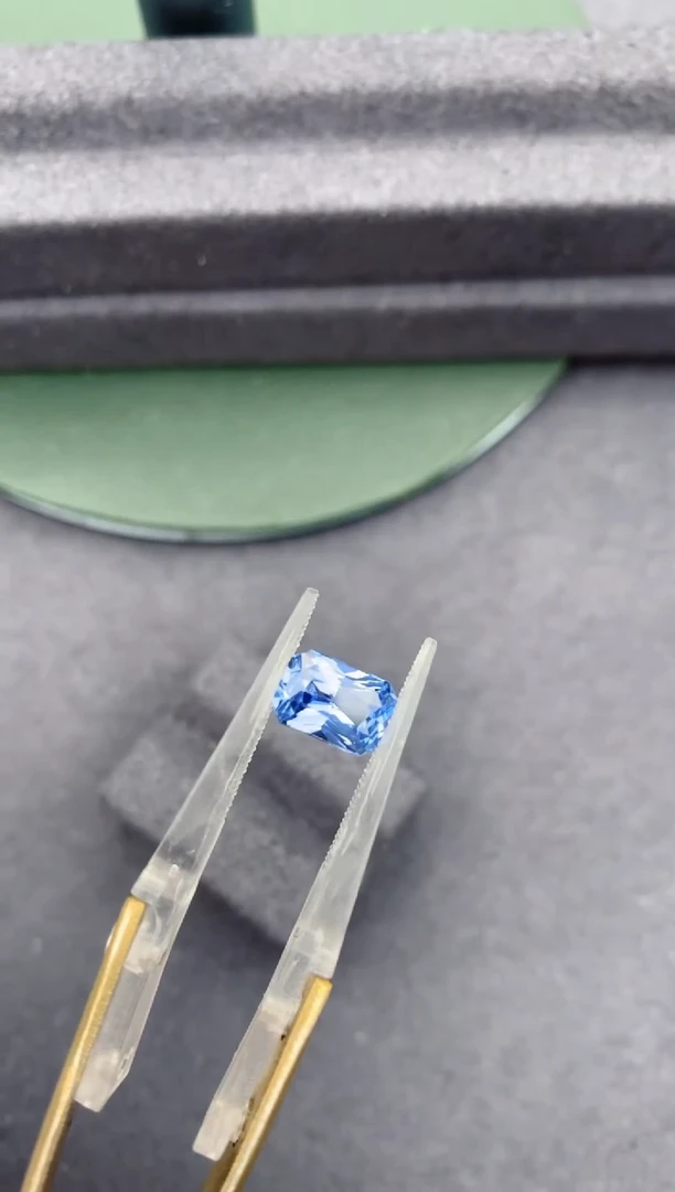 【闪购商品】蓝宝石裸石未镶嵌2.1ct无烧矢车菊