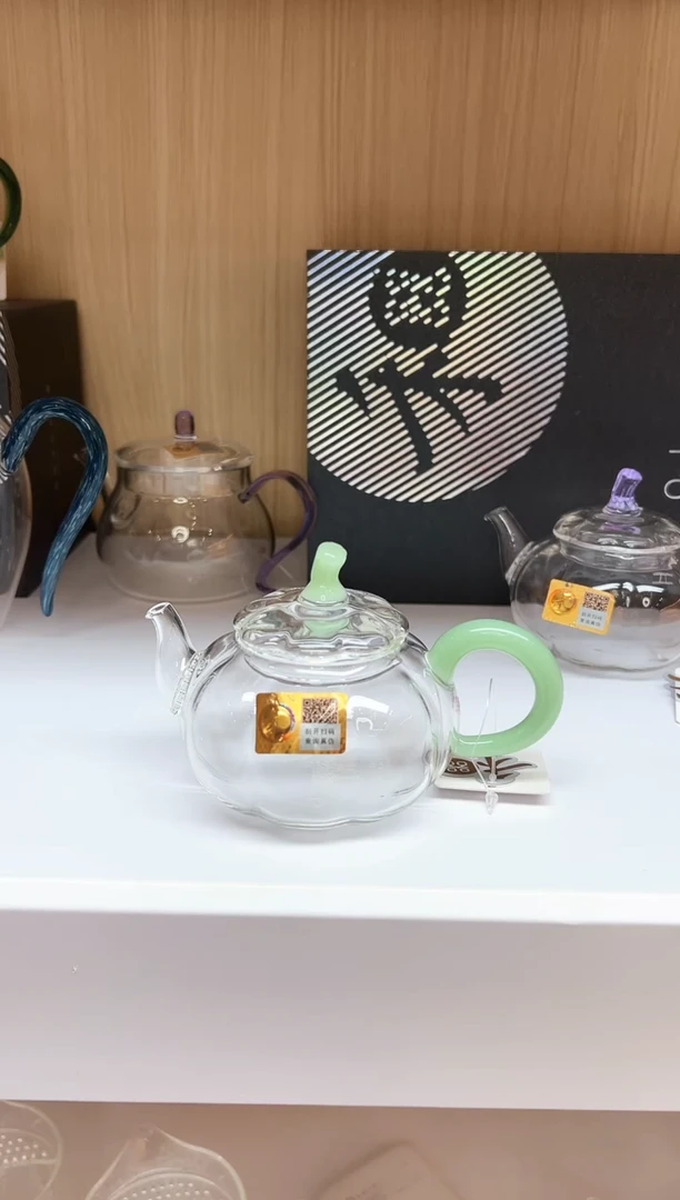 禾器福蔓壶浅玉色