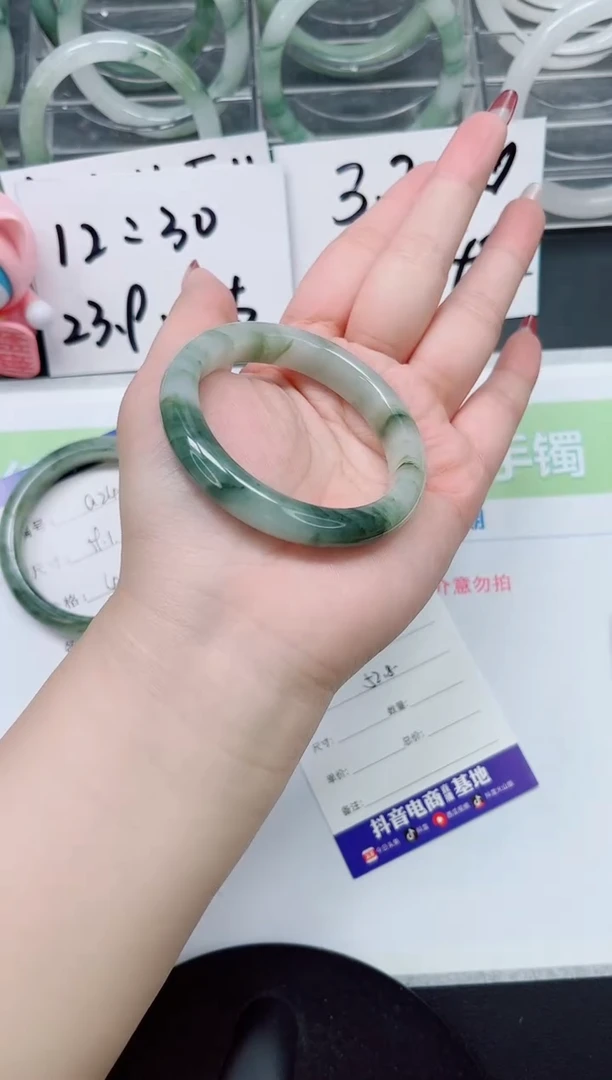【闪购商品】石英质玉手镯未镶嵌a247