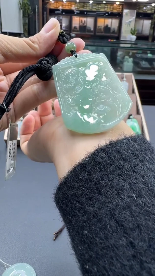 颈饰未镶嵌翡翠荷叶鱼