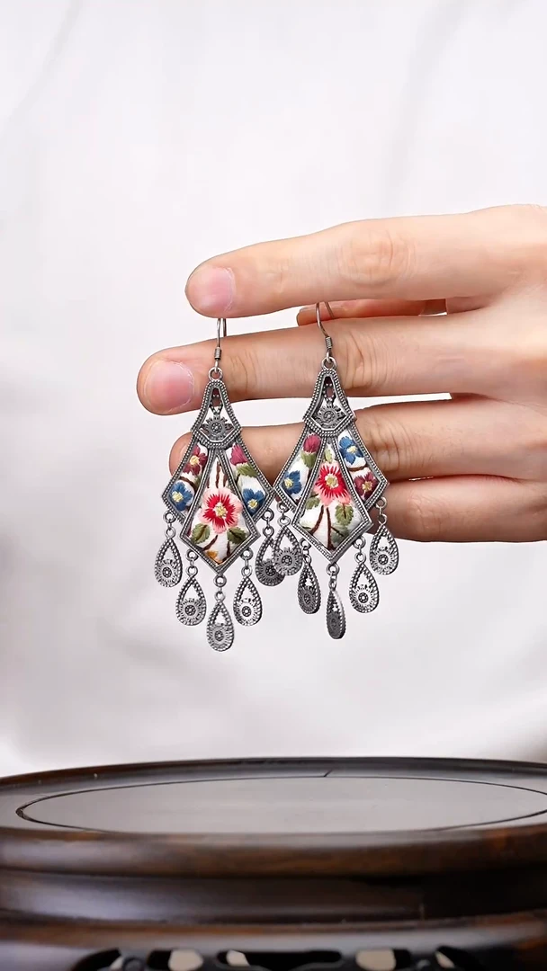 【闪购商品】刺绣黔东南苗族刺绣A784