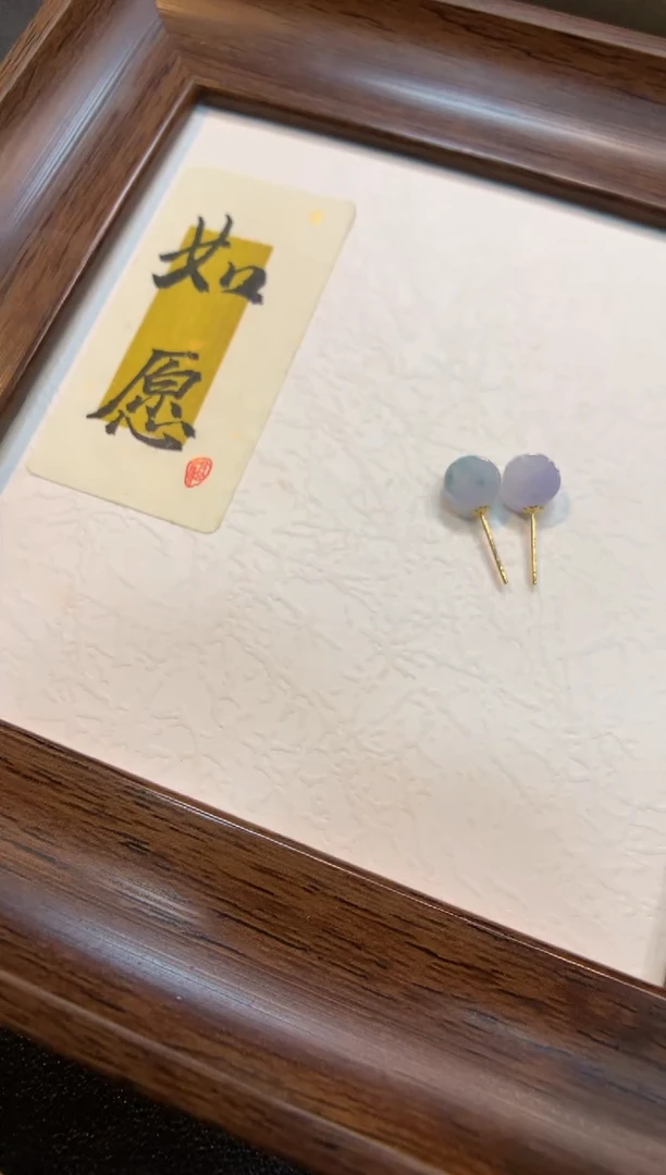 18K金镶嵌翡翠耳饰耳钉