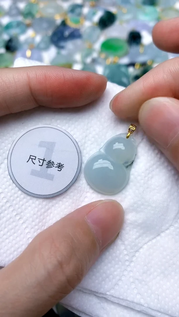 颈饰18K金镶嵌翡翠天然A货翡翠