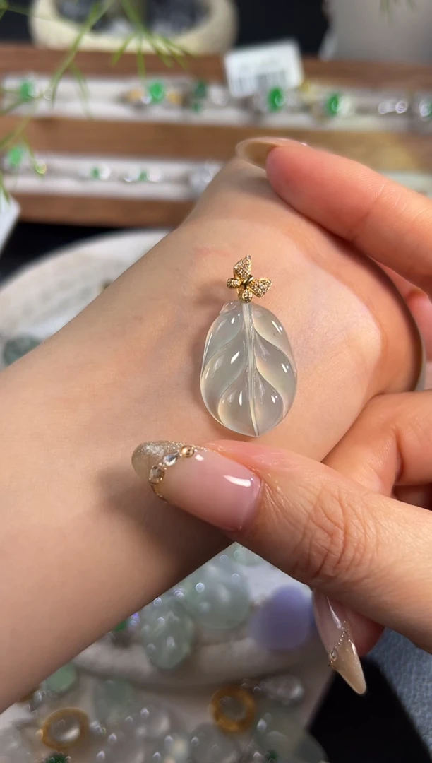 颈饰18K金镶嵌翡翠源头直播间