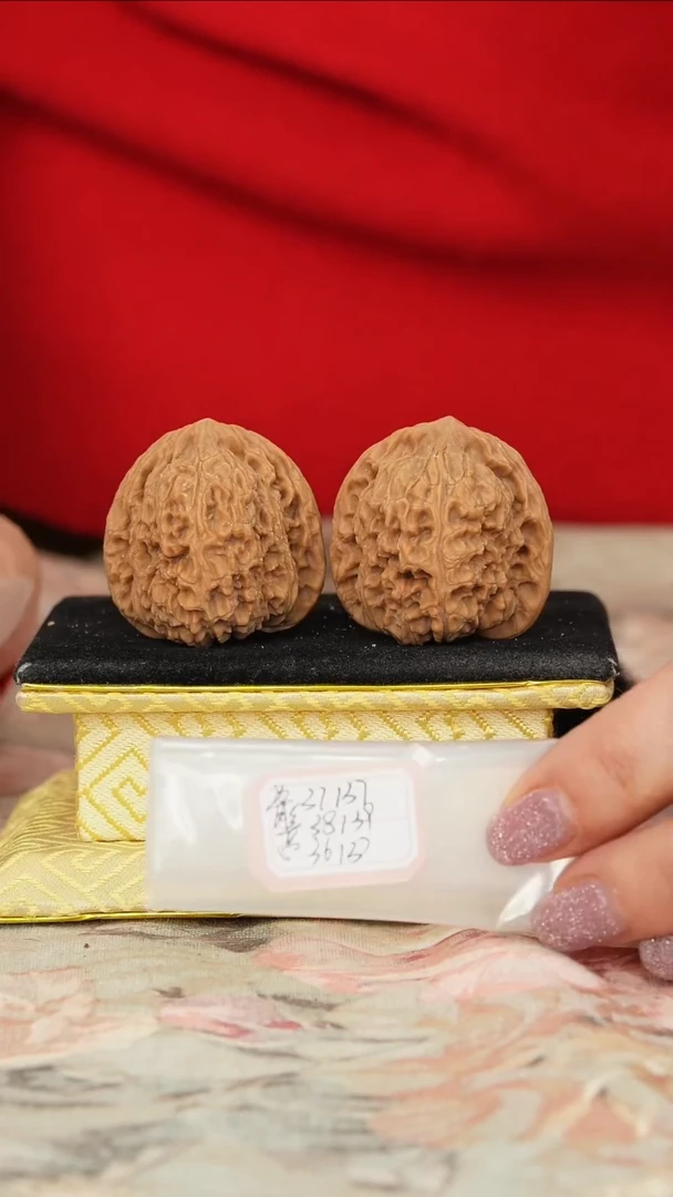 【闪购商品】文玩核桃把件赵喜满南将石