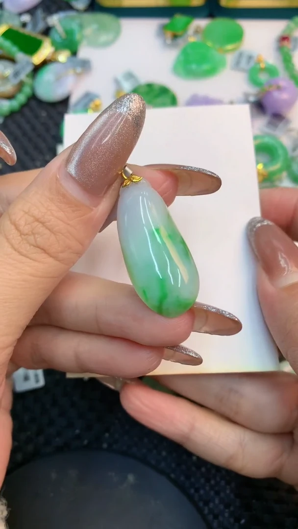 颈饰18K金镶嵌翡翠1