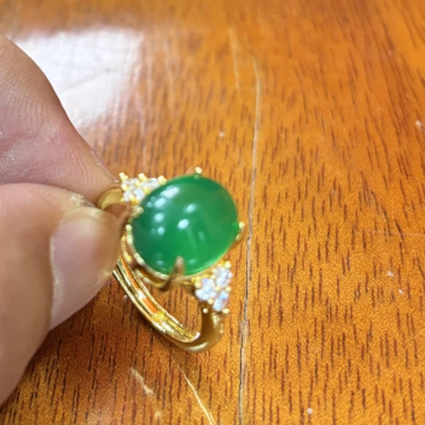 精工镶嵌冰底绿玛瑙经典蛋面戒指/多样性发其一