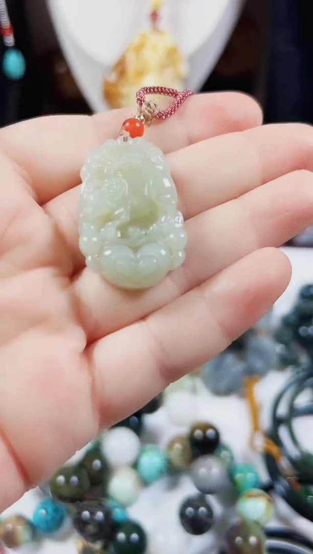 和田玉未镶嵌颈饰祥麟阁