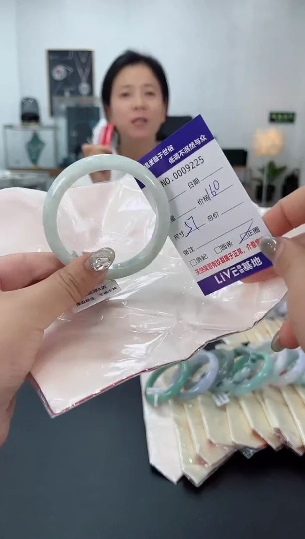 【闪购商品】翡翠手镯未镶嵌天然翡翠A货