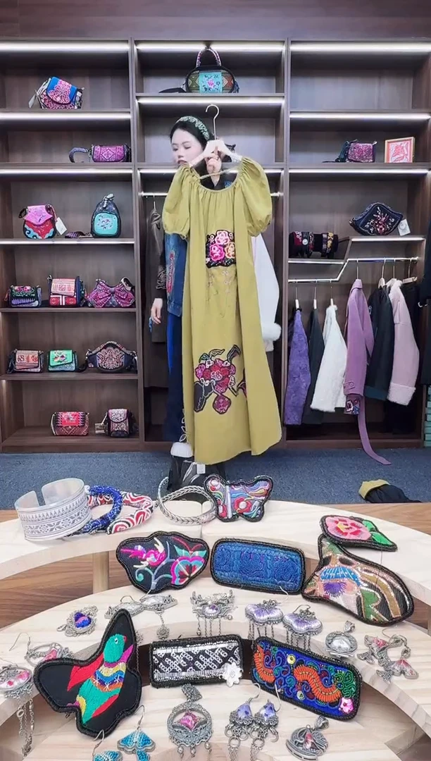 织绣A110蒙阿苏苗绣传承店