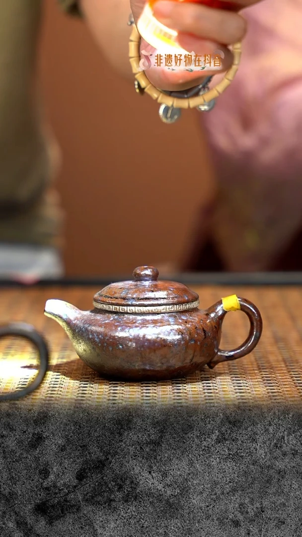 茶壶紫砂紫砂 宜兴紫砂 GFY 崖柏木  堆银 仿古