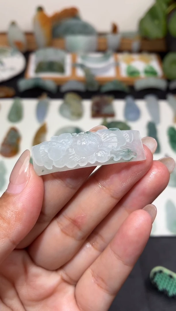 未镶嵌定制翡翠蝶恋花手牌