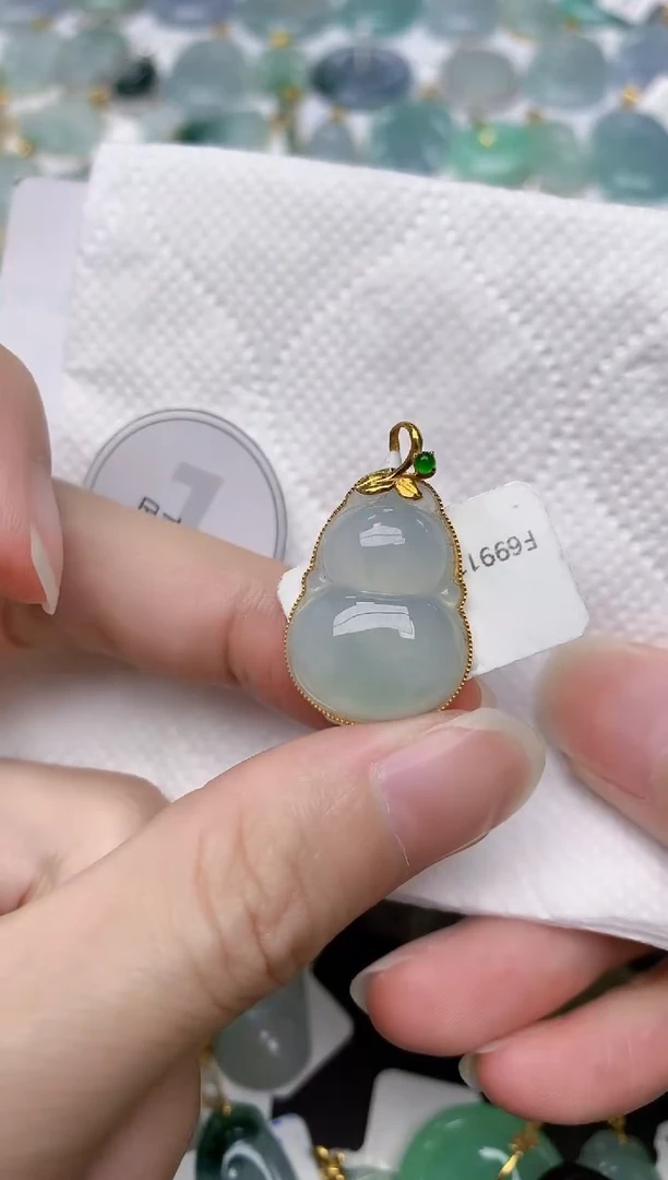 翡翠18K金镶嵌颈饰天然A货翡翠