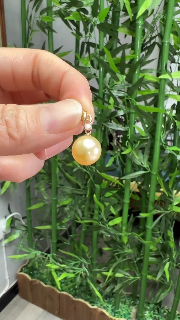18K金镶嵌颈饰海水珍珠吊坠