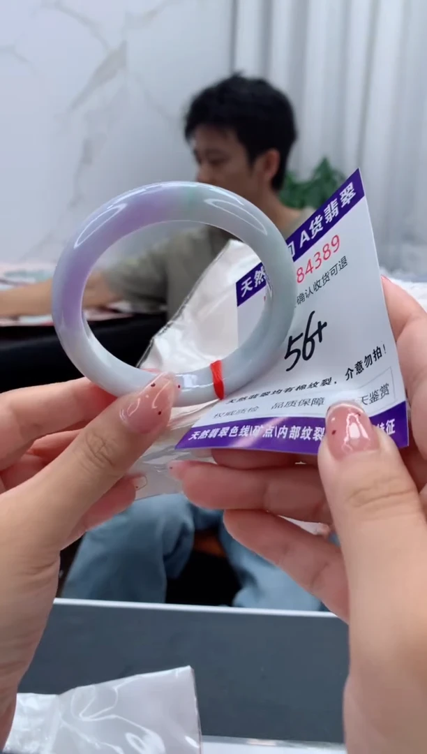 未镶嵌手镯翡翠有纹，完美者勿拍