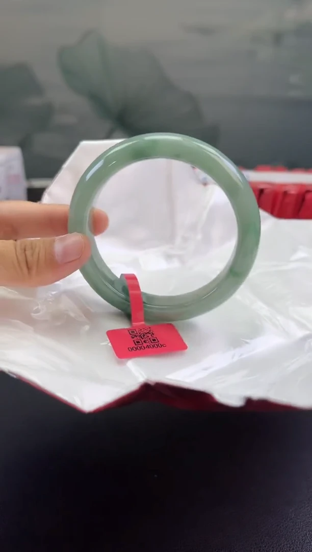 翡翠手镯未镶嵌翡翠手镯