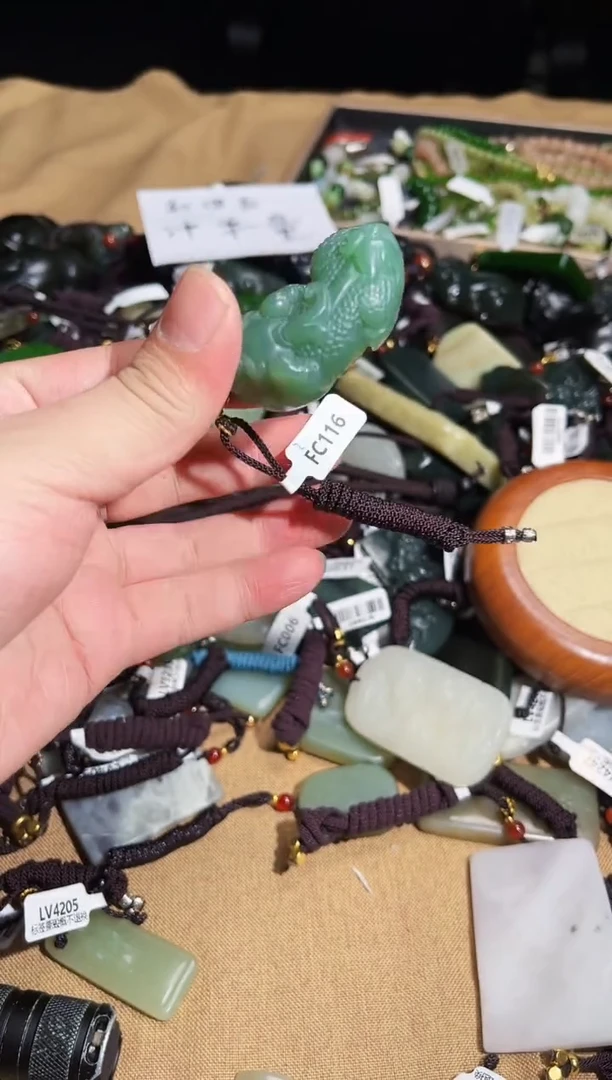 颈饰未镶嵌和田玉1