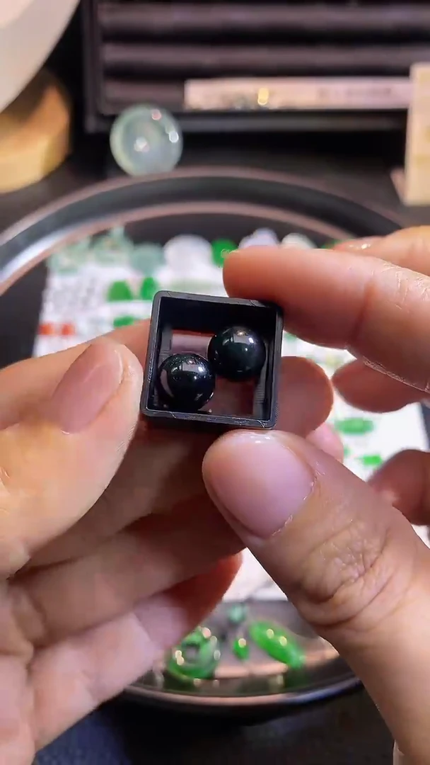 翡翠挂件未镶嵌珠子