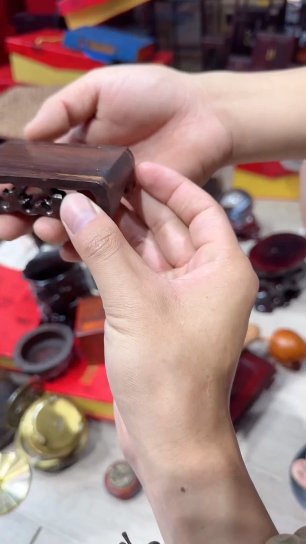 木 光头红木工艺品有天然瑕疵