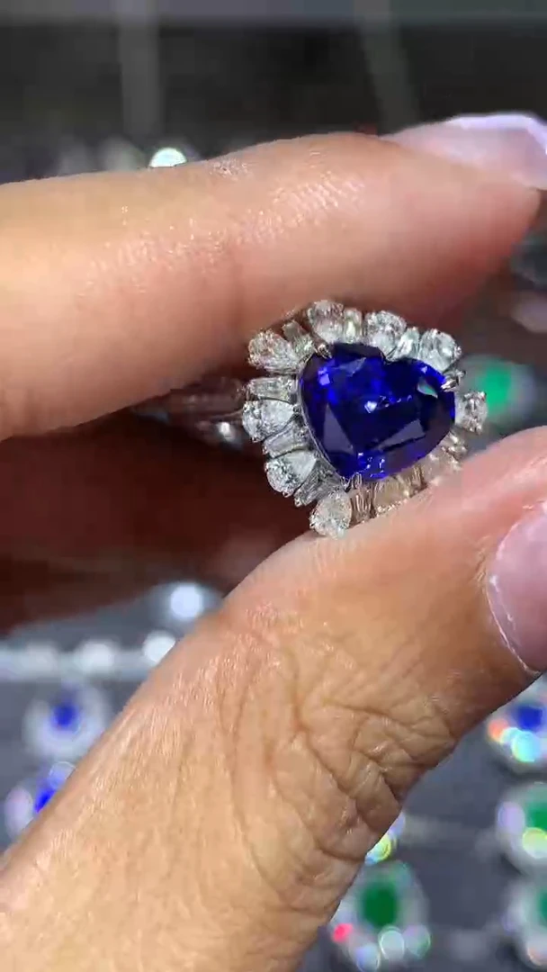 戒指蓝宝石18K金镶嵌2.89CT