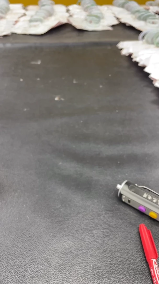 翡翠手镯未镶嵌翡翠手镯