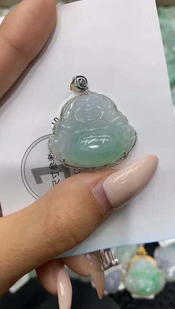 颈饰18K金镶嵌翡翠111111111111