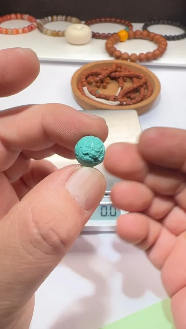 【闪购商品】绿松石把件未镶嵌圆珠